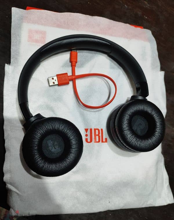 JBL Tune 520BT 1