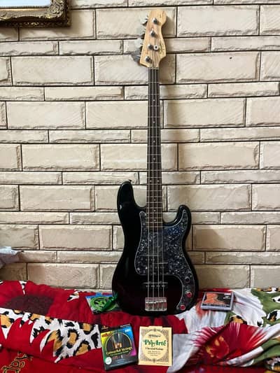 Guitar P-Bass Squire fender