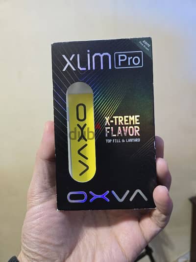 Xlim Pro مع العلبة و ٢ تانك و ٣ زجاجات