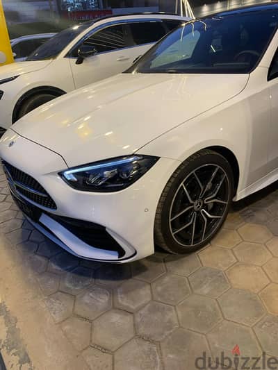 مرسيدس C200 AMG Line موديل 2024 – حالة الزيرو!9600km  لون أبيض