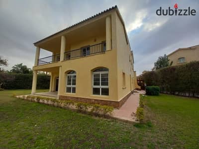 A separate villa for rent in Madinaty, company finishing, garden view, east-west direction, minutes from the open air, and a large garden area