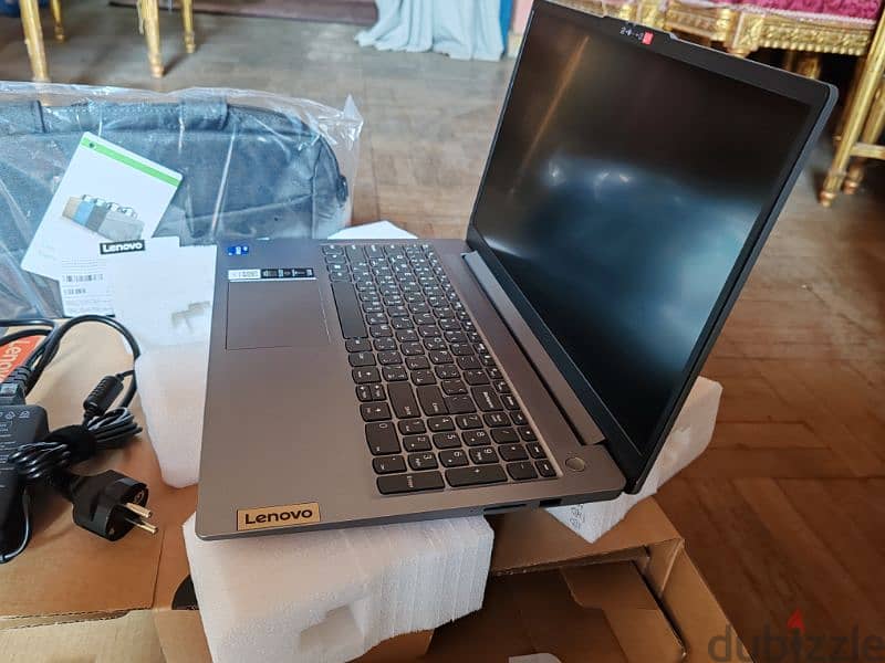 Lenovo IdeaPad Slim 3 15IRH8 Laptop 2024 1