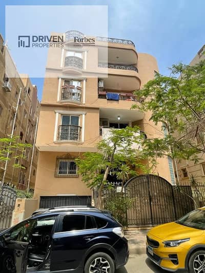 Residential building for sale in first district - 6 October City