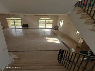 Villa for rent, wide garden, four bedrooms, very distinguished location, rent 60 thousand, first phase, next to the Open Air Mall and Arabesque Mall