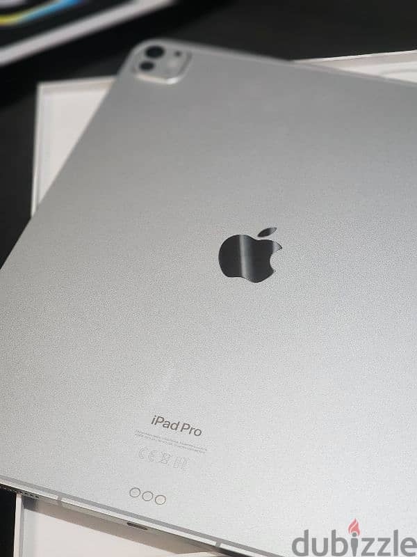 iPad pro m4 13 inch 1 tB wifi + calluer 7