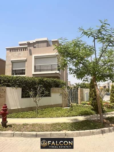 For sale, a cozy villa at the price of an apartment in Taj City, First Settlement, on the Suez Road, in front of Cairo Airport, with a discount of $42