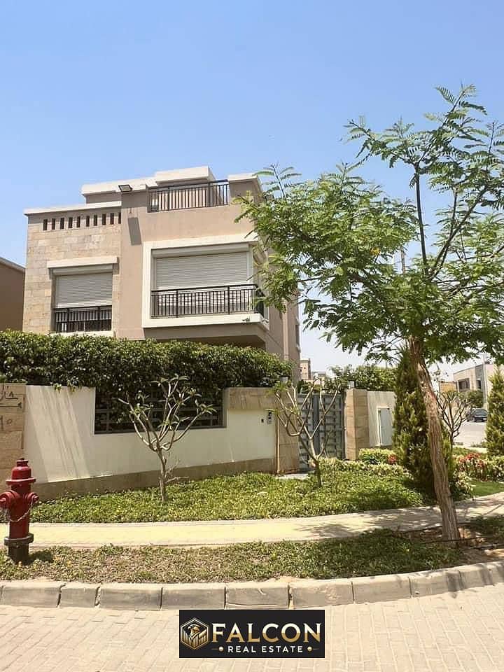 For sale, a cozy villa at the price of an apartment in Taj City, First Settlement, on the Suez Road, in front of Cairo Airport, with a discount of $42 0