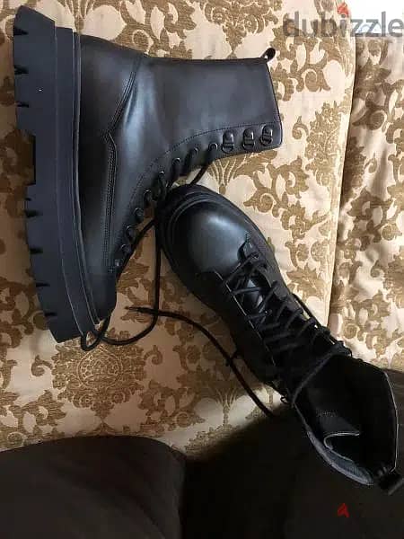 BERSHKA lace up BOOTS  Size 42 3