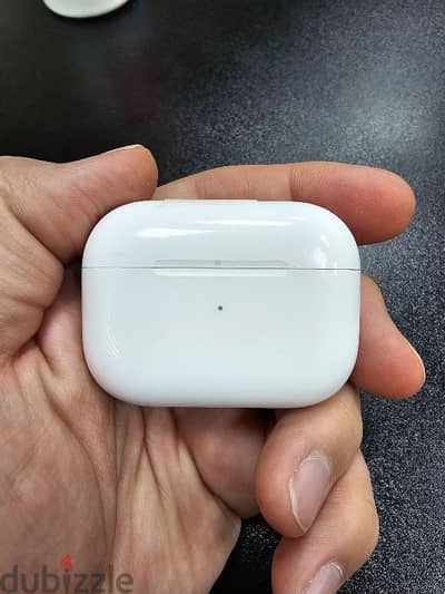 apple airpods pro حاله ممتازه نسخه امريكي شحن لاسلكي