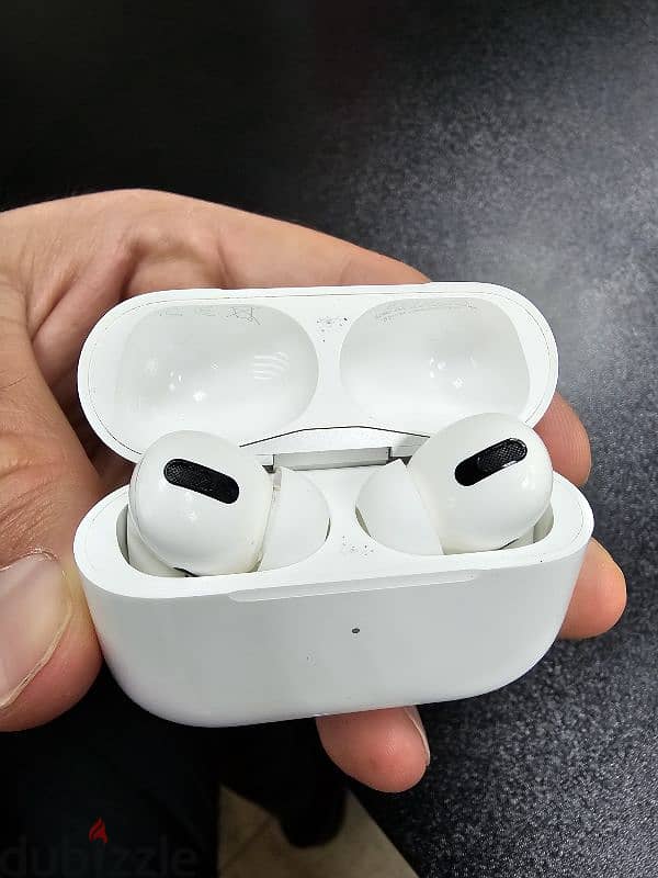 apple airpods pro حاله ممتازه نسخه امريكي شحن لاسلكي 1