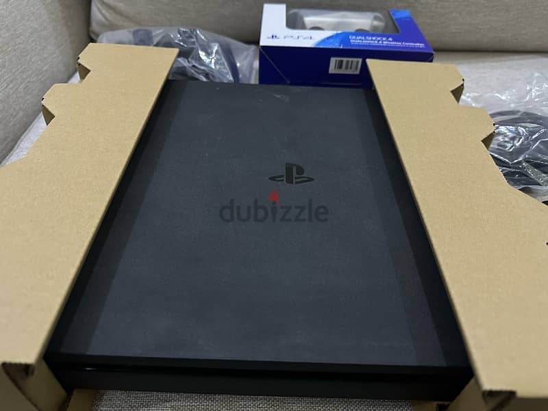 PlayStation 4 - Slim Edition - 1 Terabyte 2