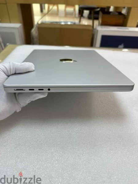 Macbook M1 Pro- 14 inch 3