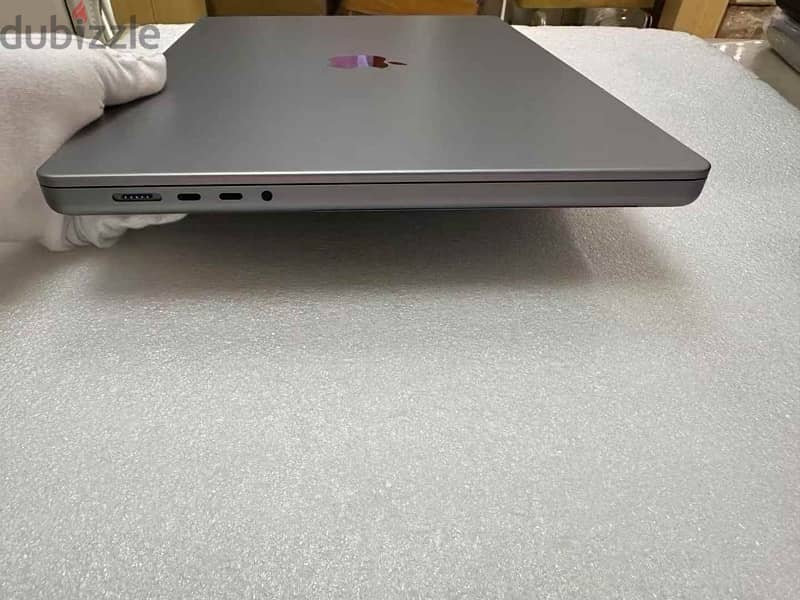 MacBook M2 Pro 16 inch 4