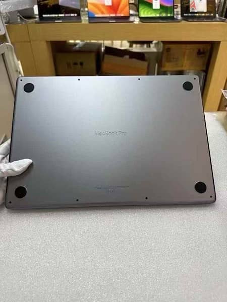 MacBook M2 Pro 16 inch 5