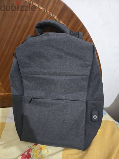 backpack with USB Outlet شنطه ظهر