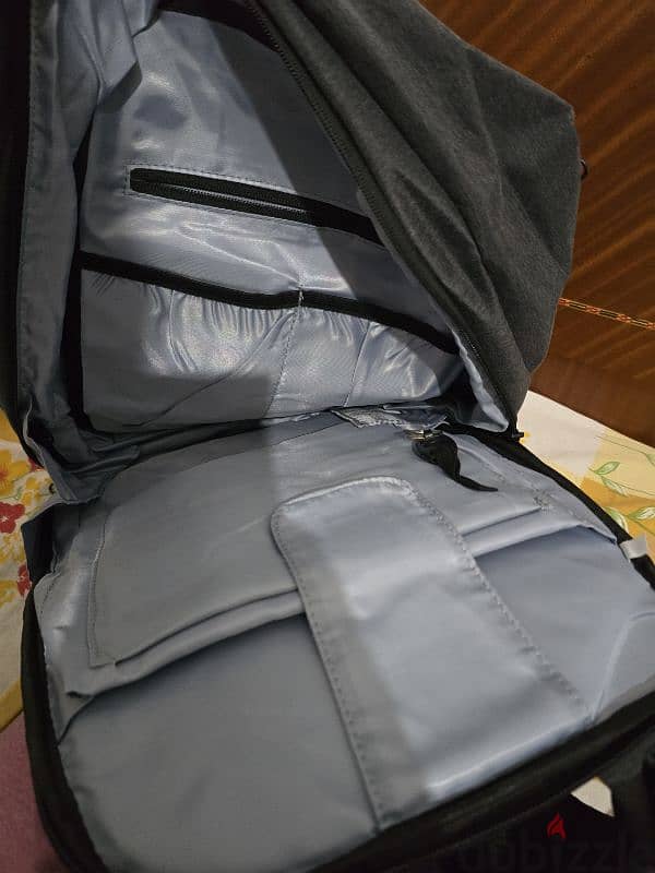 backpack with USB Outlet شنطه ظهر 3