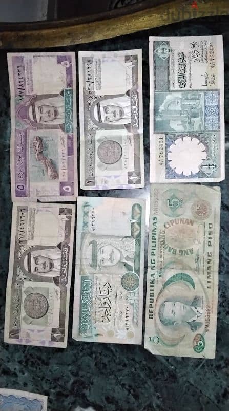 للبيع عملات مصريه وعربيه قديمه بسعر مقبول 5