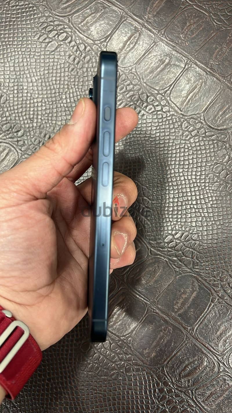 Iphone 15 pro 256 GB battery 88% معفى من الضريبه ايفون للبيع بالكرتونة 1