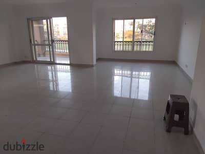 Apartment for rent in Madinaty, Model 500, area 250 square meters, wide garden view, next to Metro Market and the Medical Center