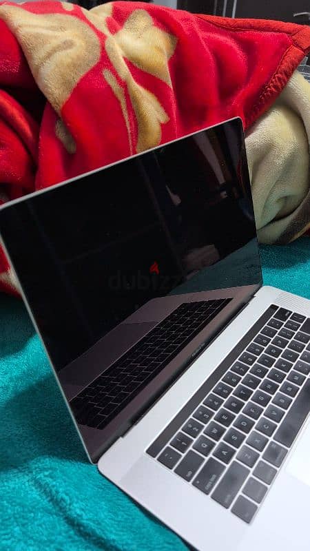 MacBook pro 2016 A1707 1