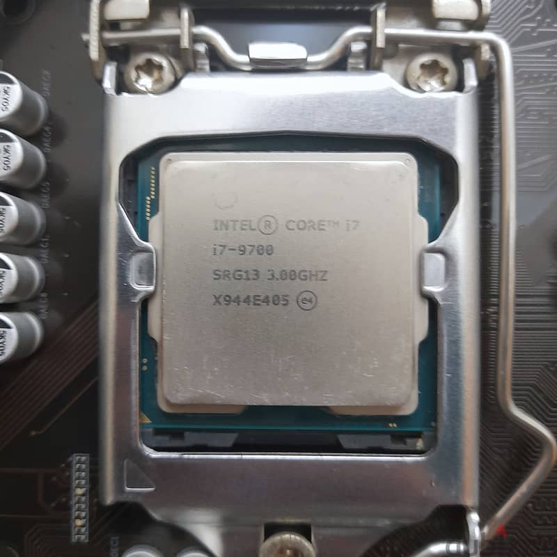 Intel Core i7-9700 with integrated GPU 2