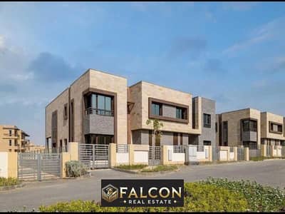 At the lowest price, a villa in Taj City, 3 floors with a private garden, in the Prime Location Villas phase, New Cairo, in front of the airport