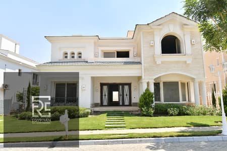 للبيع I_villa garden متشطبه بالكامل وجهه بحري من مونتن فيو