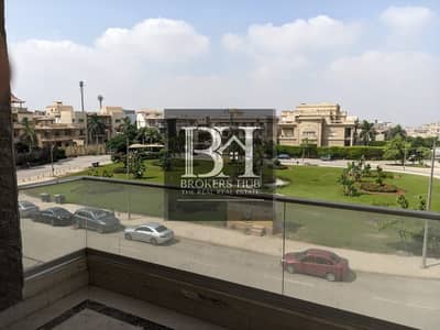 Apartment for sale in West Golf Compound, Ministers Square, with the best view and a large garden, in New Cairo