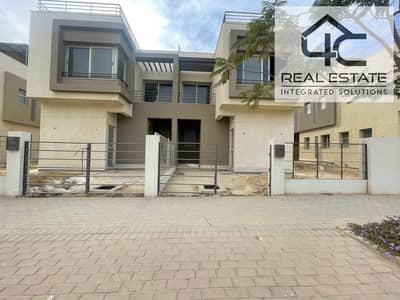 The Lowest Price Twin House 385m For Sale Ready to move In Palm Hills New Cairo best Location In the compound in Fifth Settlement