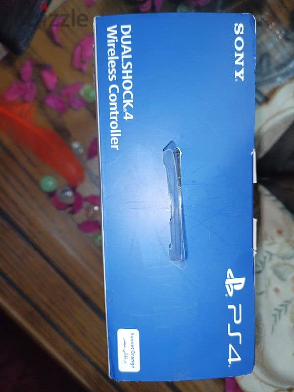 دراع PS4 بحالته بالعلبه بالشاحن بالورق بتاعه 1