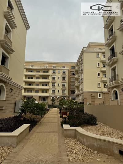 Middle townhouse villa for sale in Hyde Park Fifth Settlement 208m 4 rooms with the lowest down payment and the longest repayment period in the market