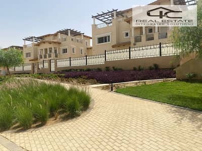 Townhouse 215m with the lowest down payment and installments over 6 years on the best view direct on the park in Hyde Park, Fifth settlements