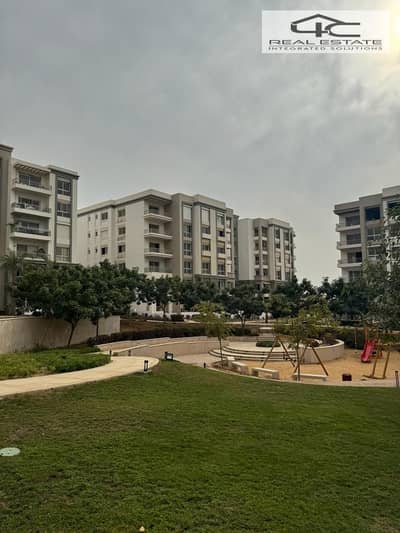 For sale apartment 3 bedrooms ready to move with best down payment and installments view landscape in hyde park fifth settlement