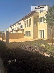 Lowest price villa town house 215m with installments in best location in compound hyde park fifth settlement classic