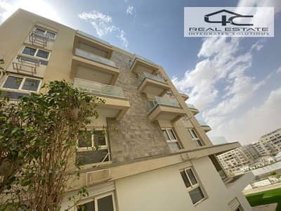 Corner apartment  230 m in a prime location with direct view on the club, ready to move