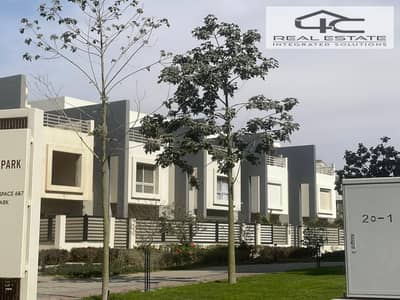 A Villa resale town house middle classic Design with  installments till 6 years Direct on landscape for sale in Hyde Park