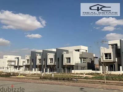 Villa Townhouse corner classic design with down payment 9 and installments in Very prime location for sale in Hyde Park