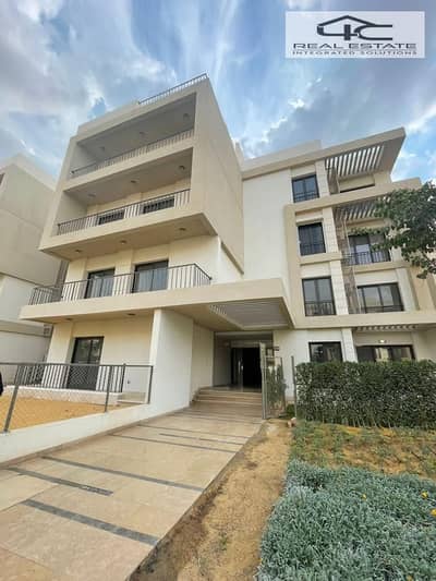 In Fifth square apartment resale from owner 130 m fully finished with down payment and installments till 2031 for sale in prime location