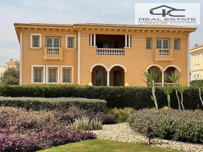 Ready to move villa standalone 590 m semi finished direct on land scape for sale with down payment and instalment in Hyde park new cairo compound