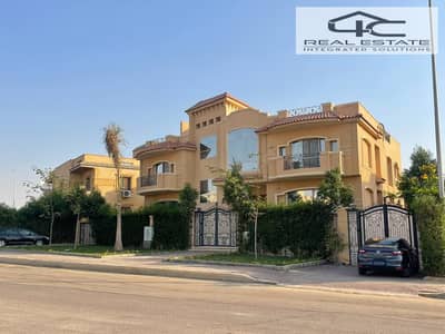 Villa for sale, divided into 2 twin rooms, immediate delivery, with all facades and windows finished, in October, on a 100 m main street