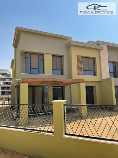 Ready to move a villa twin house 314 m 3 bedrooms in Very prime location View Landscape for sale in Villette under price in market