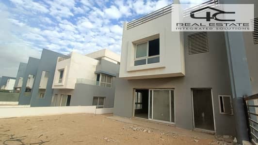 Villa Twin house for sale in prime location in phase Garden ville with down payment and installments bua 265 m 4 bedrooms ready to move at Hyde Park