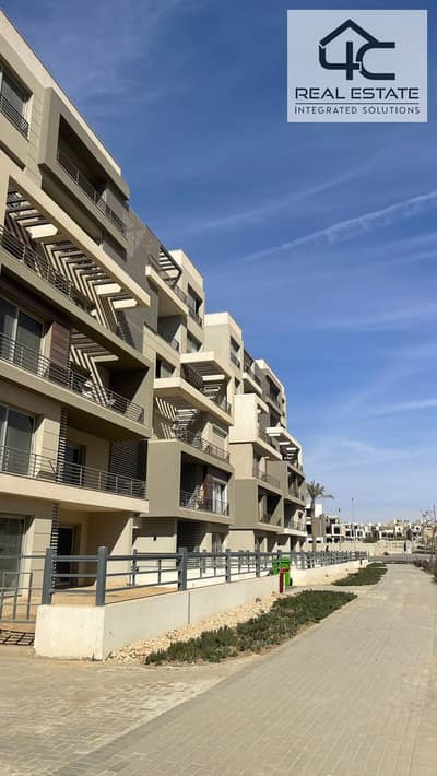 apartment 250 m , 4 bed  for sale in compound palm hills new cairo,   special view  under price market