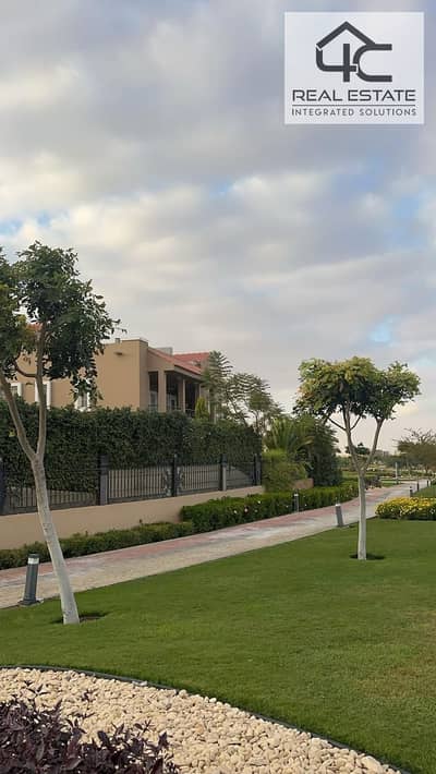 Villa standalone  for sale in compound  hyde park new cairo 430m ready to move special view under market price