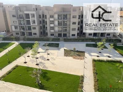 apartment 3 bed with  kitchen & ACs special price on view 100% compound marasem fifth square