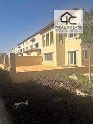 Lowest price villa town house 215m with installments in best location in compound hyde park fifth settlement classic