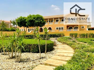 Town house Middle 215m for sale with prime view on landscape,with the lowest down payment and installments, 4 bedrooms in Hyde Park new cairo