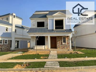 Villa Standalone 5 bedrooms for sale with installments in prime location and view on landscape wide garden and club house’s pool Mountain View 3