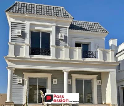 Townhouse villa with garden, immediate delivery fully finished in the best location in October Mountain View 4 next to Juhayna Square Mall of Arabia