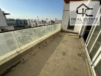 Ready to move apartment 235 m for sale under price market in Mountian view icity compound new cairo